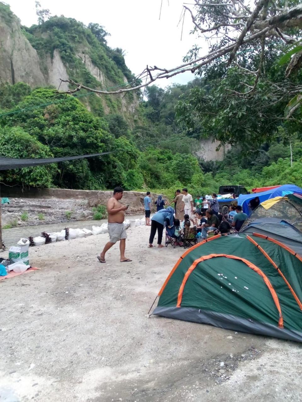 Hotel Tapian Ratu Camp Real Bukittinggi Exterior foto