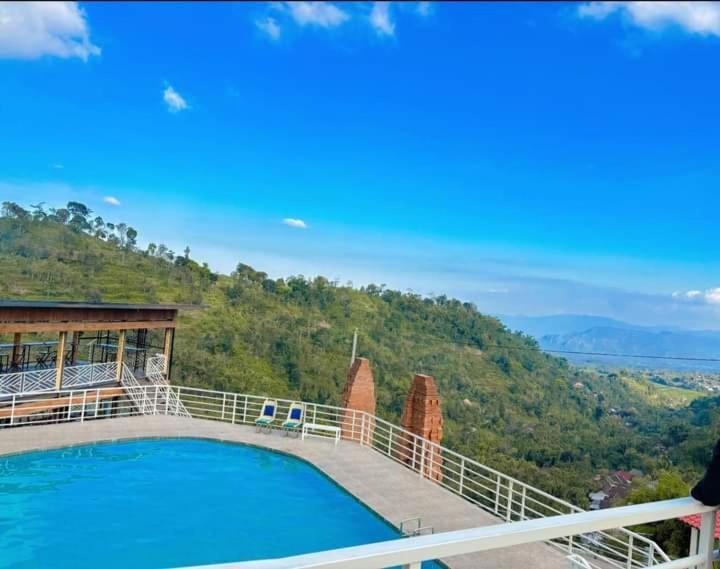 Hotel Tapian Ratu Camp Real Bukittinggi Exterior foto